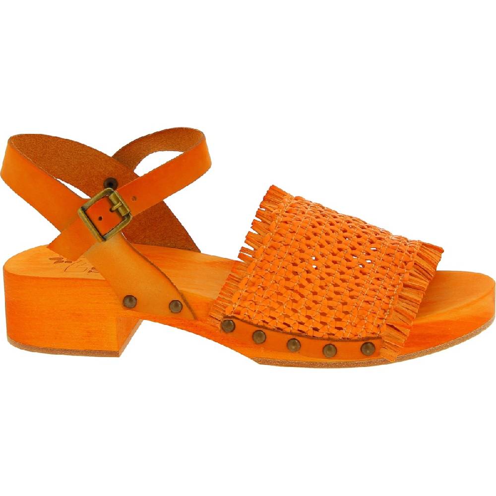 Lartigiano Del Cuoio Zoccolo da donna arancio in legno con fascia in vera pelle intrecciata In Vendita