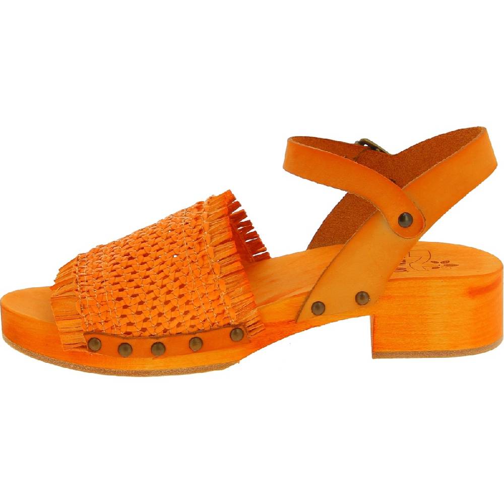 Lartigiano Del Cuoio Zoccolo da donna arancio in legno con fascia in vera pelle intrecciata In Vendita