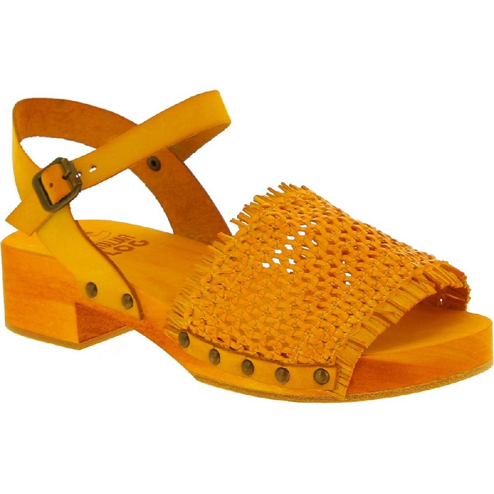 Lartigiano Del Cuoio Zoccolo da donna giallo in legno artigianali con fascia in pelle intrecciata Vendita Economica