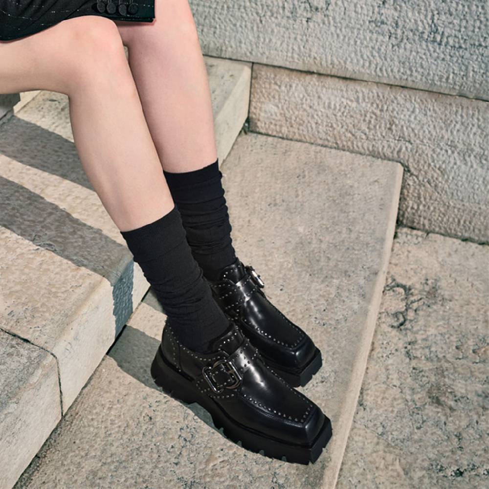 Laura Bellariva Scarpa old school con borchie Offerta San Valentino