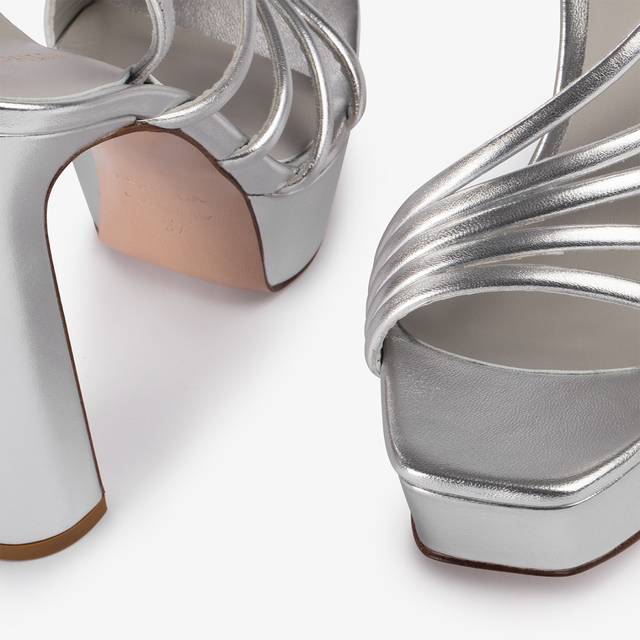 Le Silla Sandalo con plateau pelle laminata argento Spedizione Gratuita