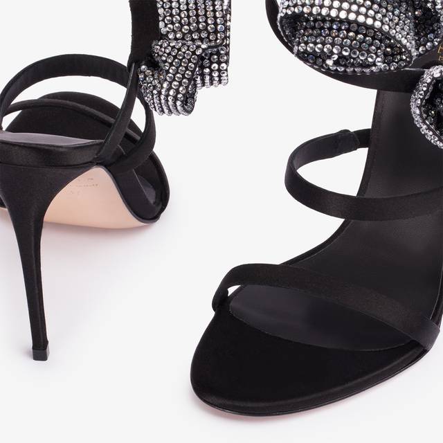 Le Silla Sandalo raso nero con rose in Cristalli argento Soddisfazione Garantita