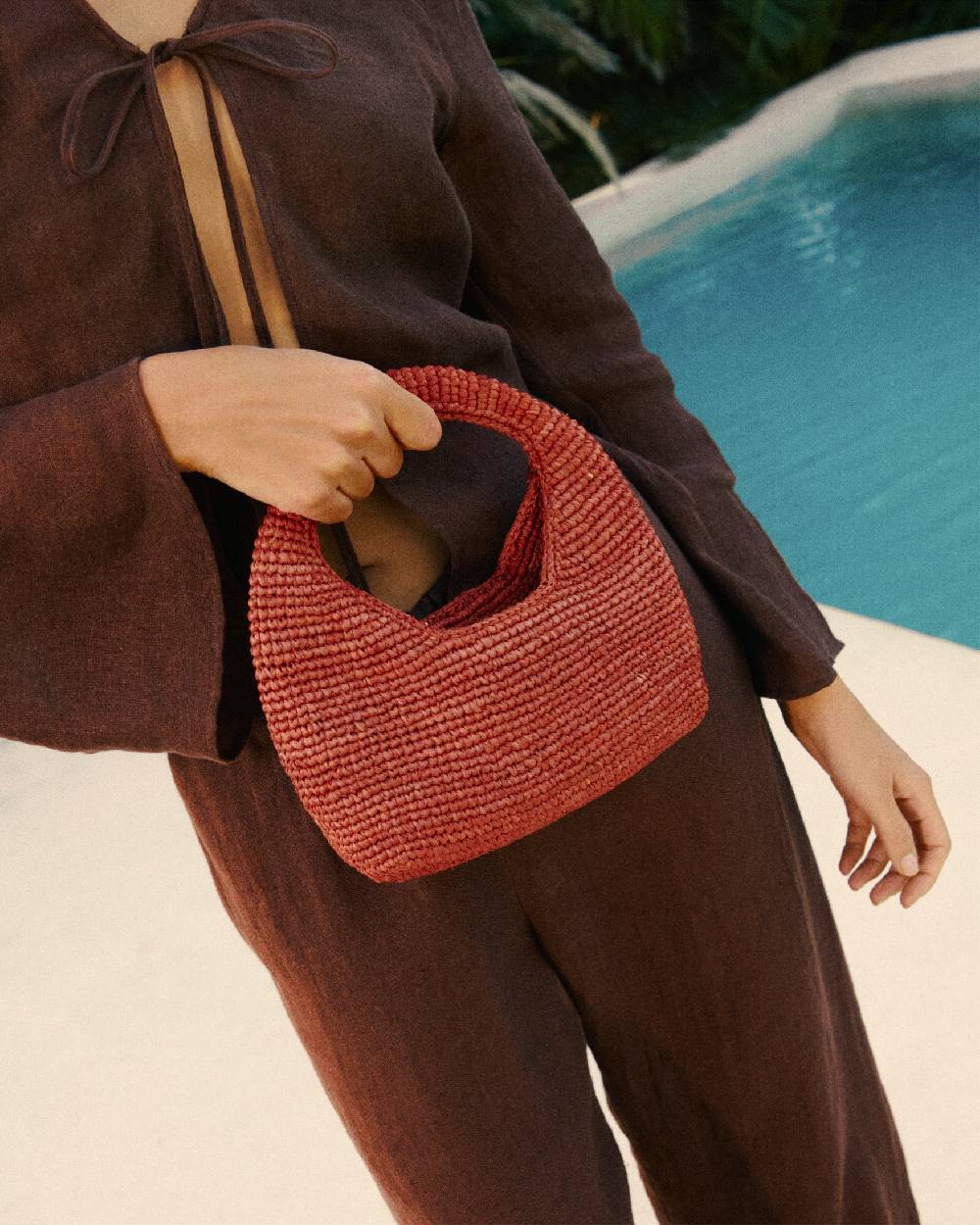 Manebí Raffia Halfmoon Bag - Rust Economico