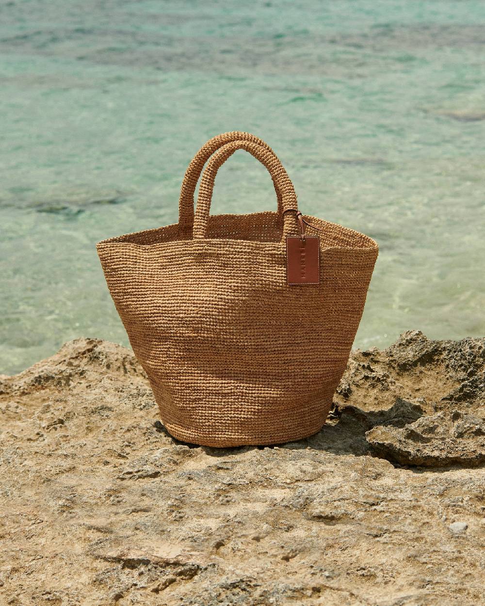 Manebí Raffia Summer Bag - Leather Handle \u0026 Palm Leather Tag Tan Affare Del Giorno