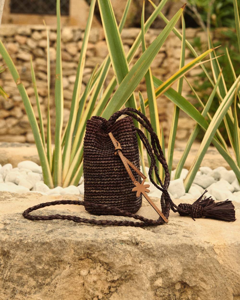 Manebí Raffia Beach Bucket Mini - Chocholate Novità