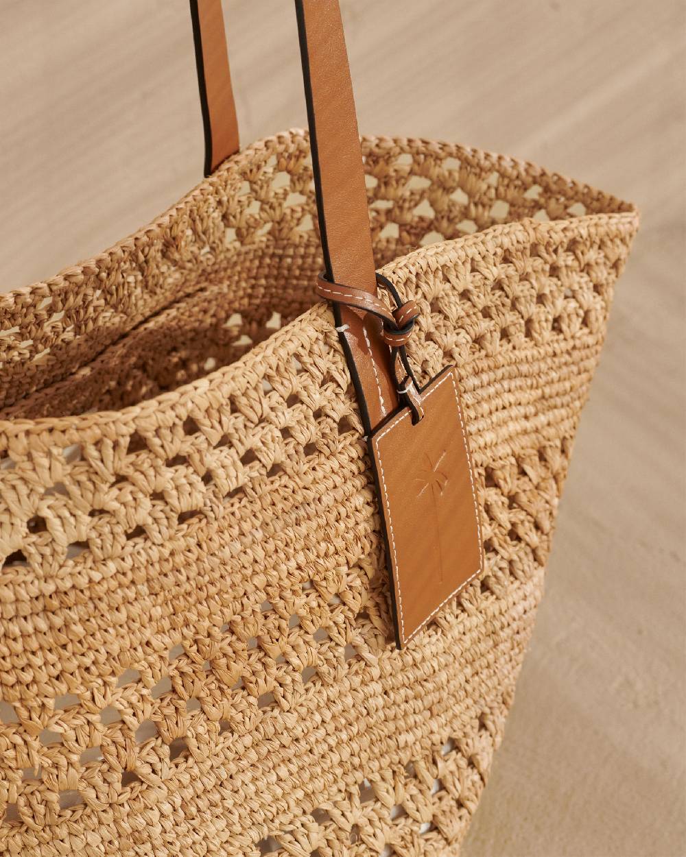 Manebí Weaving Raffia \u0026 Leather Basket Bag - Leather Tag Presa