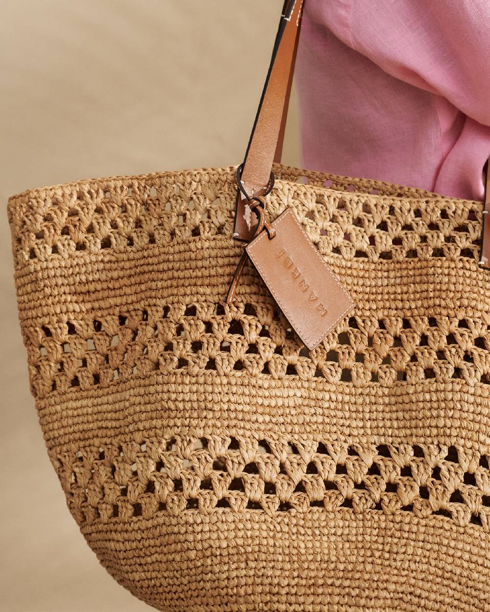 Manebí Weaving Raffia \u0026 Leather Basket Bag - Leather Tag Presa