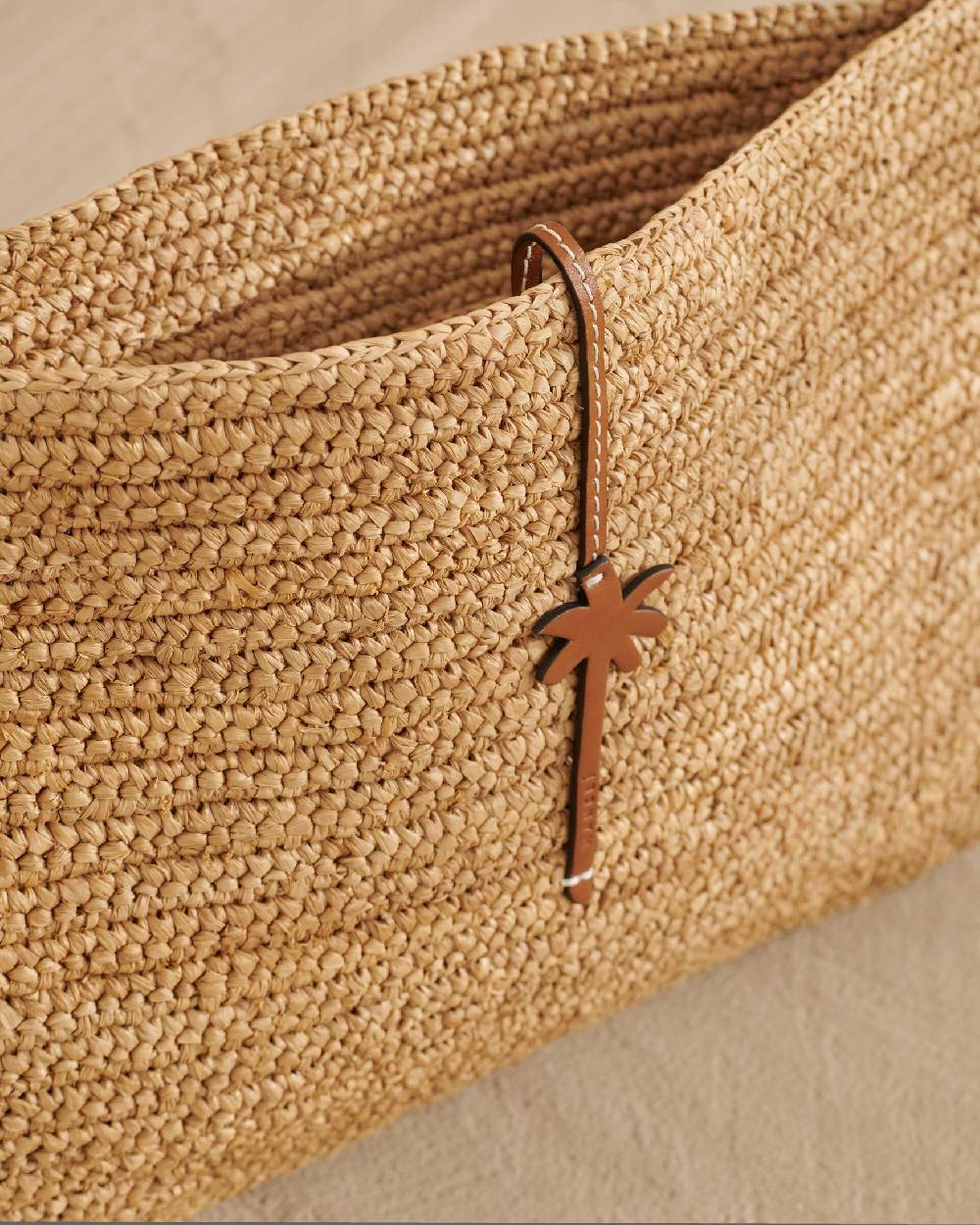 Manebí Raffia Clutch - Leather Palm Tan Sconto