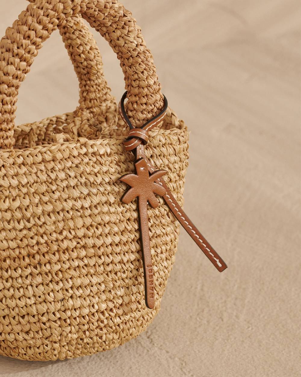 Manebí Raffia Summer Bag Mini - Leather Handle \u0026 Palm Leather Tag Tan Offerta