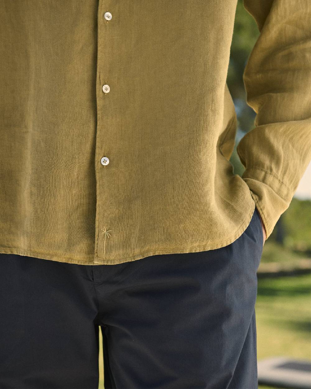 Manebí Linen Panama Shirt - Embroidered Palm Kaki Green Consegna Veloce