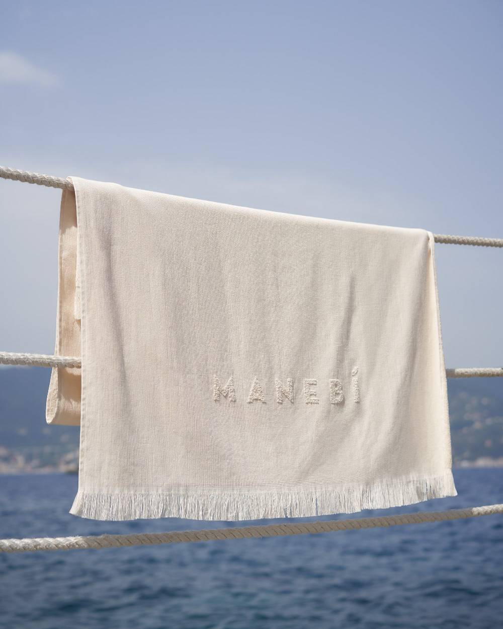 Manebí Jaquard Beach Towel - Embroidered Palm With Palm \u0026 Logo Sand Vendite stagionali