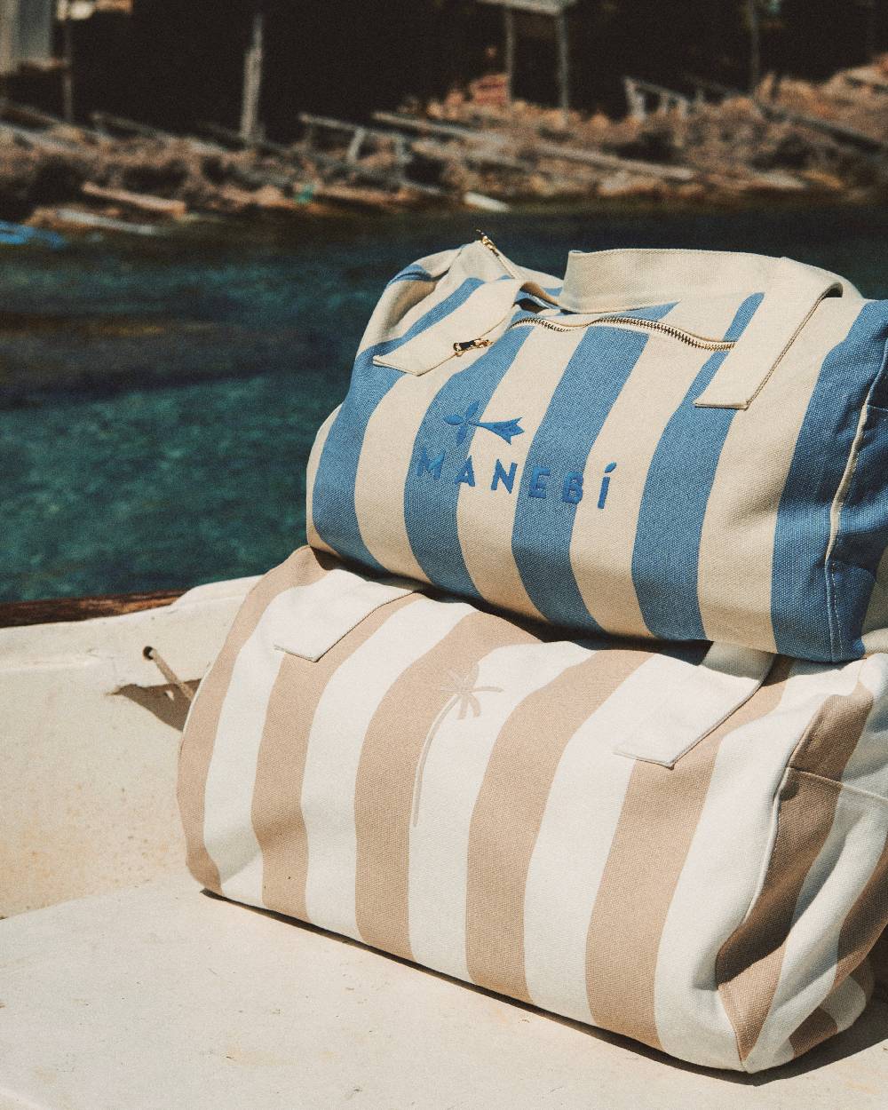 Manebí Canvas Weekend Bag - Embroidered Logo White and Indigo Stripes Vendita Economica