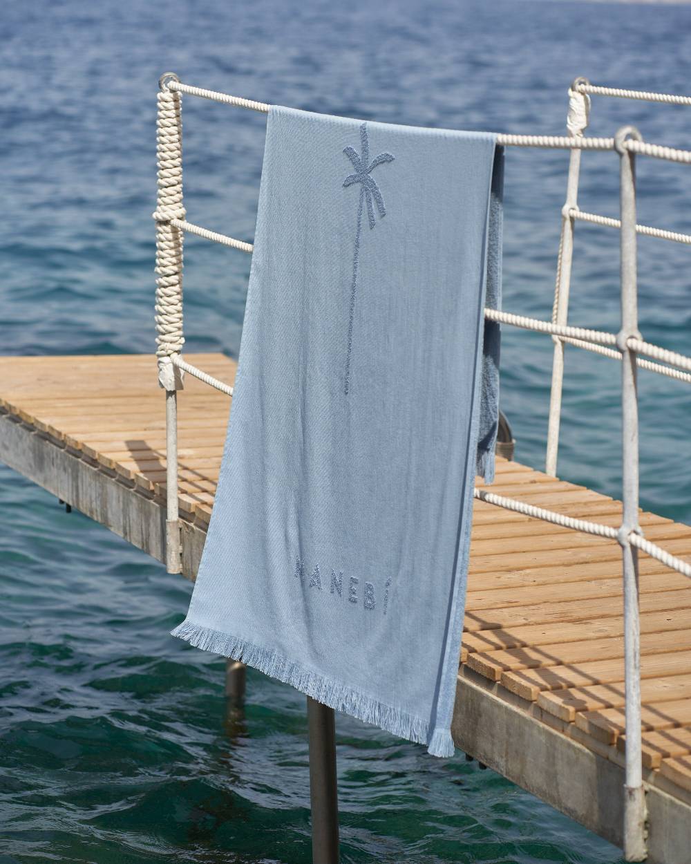 Manebí Jaquard Beach Towel - Embroidered Palm With Palm \u0026 Logo Indigo Saldi Di Fabbrica