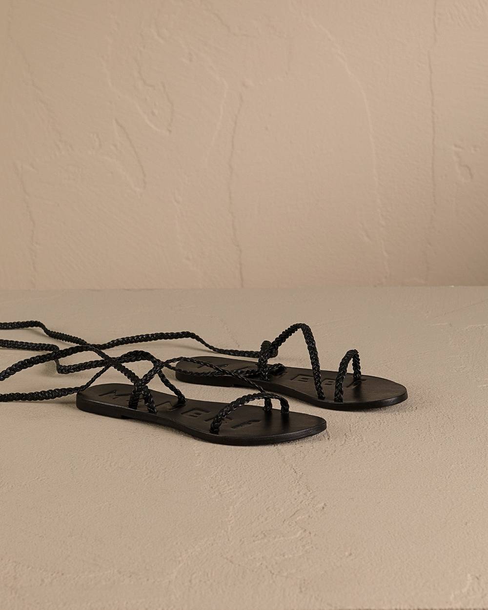 Manebí Leather Sandals - Canyon Black Tie-Up Multi Braid Bands Acquista Ora