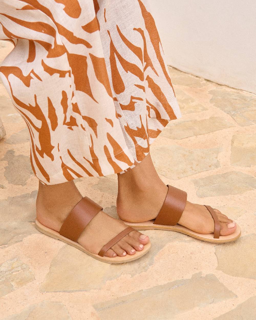 Manebí Leather Two Bands Sandals - Tan Consegna Veloce