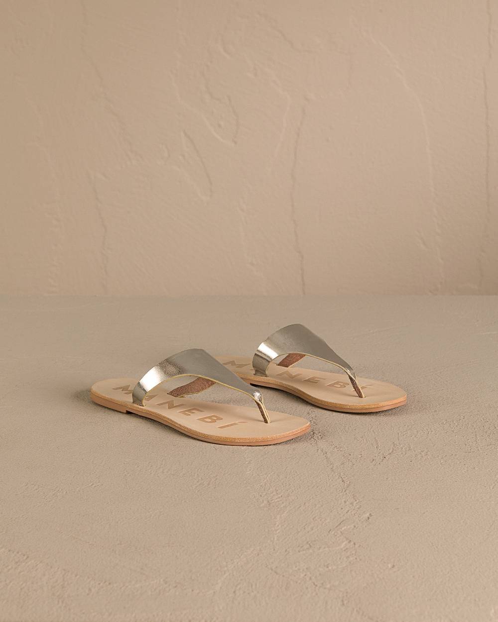 Manebí Leather Thongs Sandals - Platinum Fino Al -60%