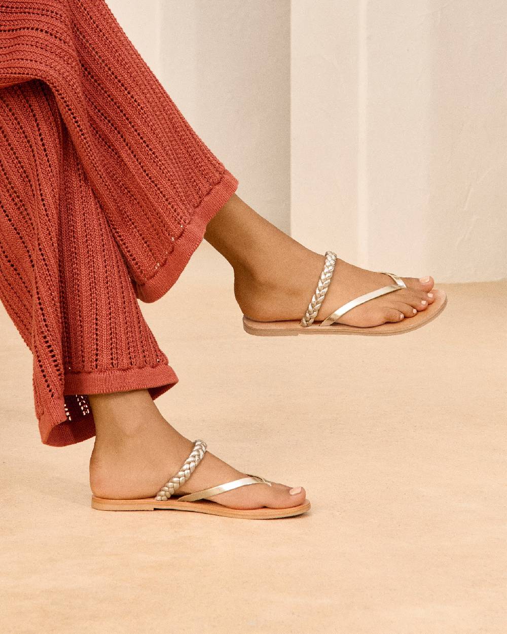 Manebí Leather Braid Thong Sandals - Platinum Vendite Flash