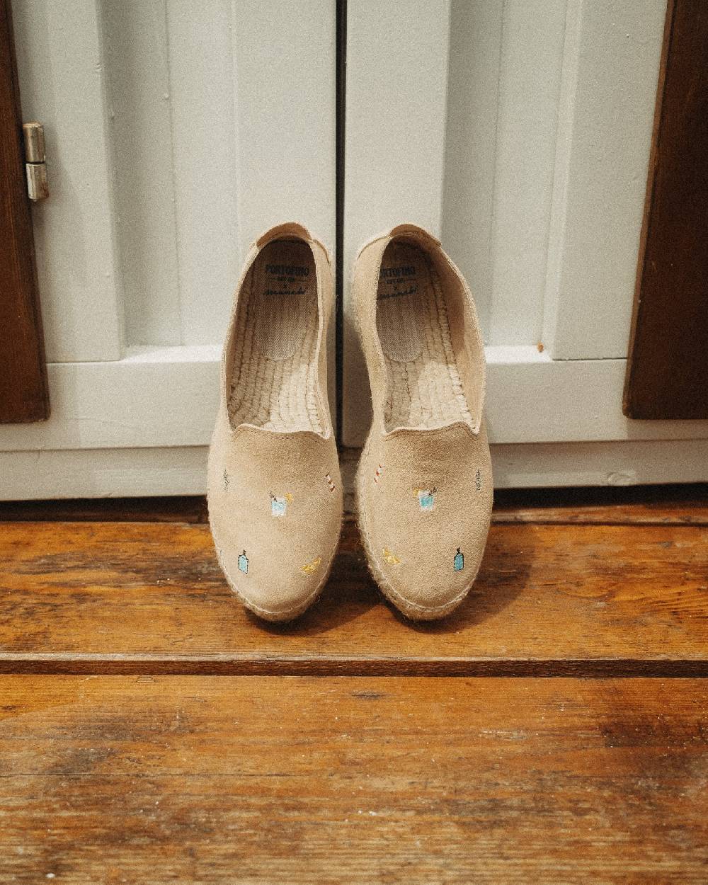 Manebí Espadrillas con Platform in Pelle Scamosciata - Portofino Dry Gin X Manebí Champagne Beige con Ricami Multicolor Italy
