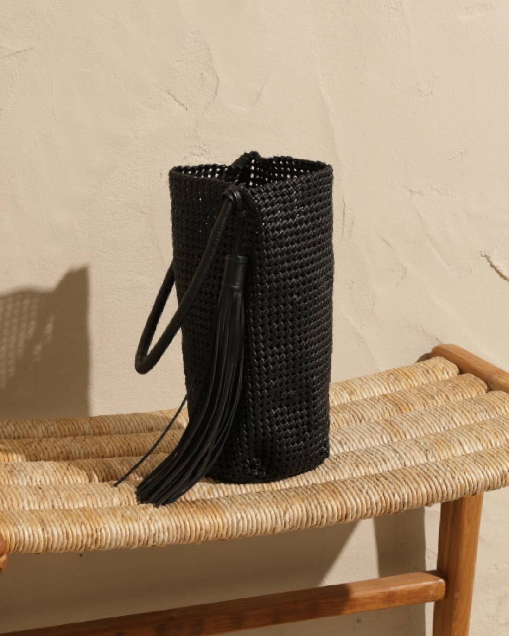 Manebí Borsa a Secchiello Intrecciata in Pelle - Black Vendita