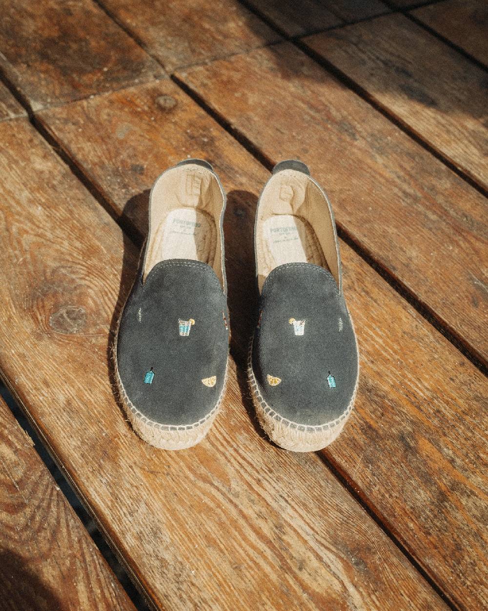 Manebí Espadrillas in Pelle Scamosciata - Portofino Dry Gin X Manebí Patriot Blue con Ricami Multicolor Negozi Online