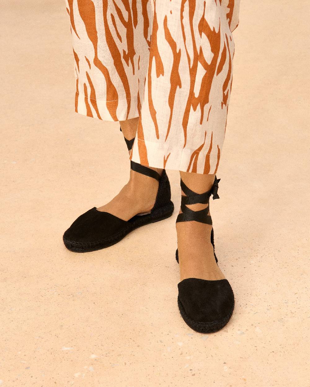Manebí Suede Flat Valenciana Espadrilles - Hamptons Black On Tone I Più Venduti