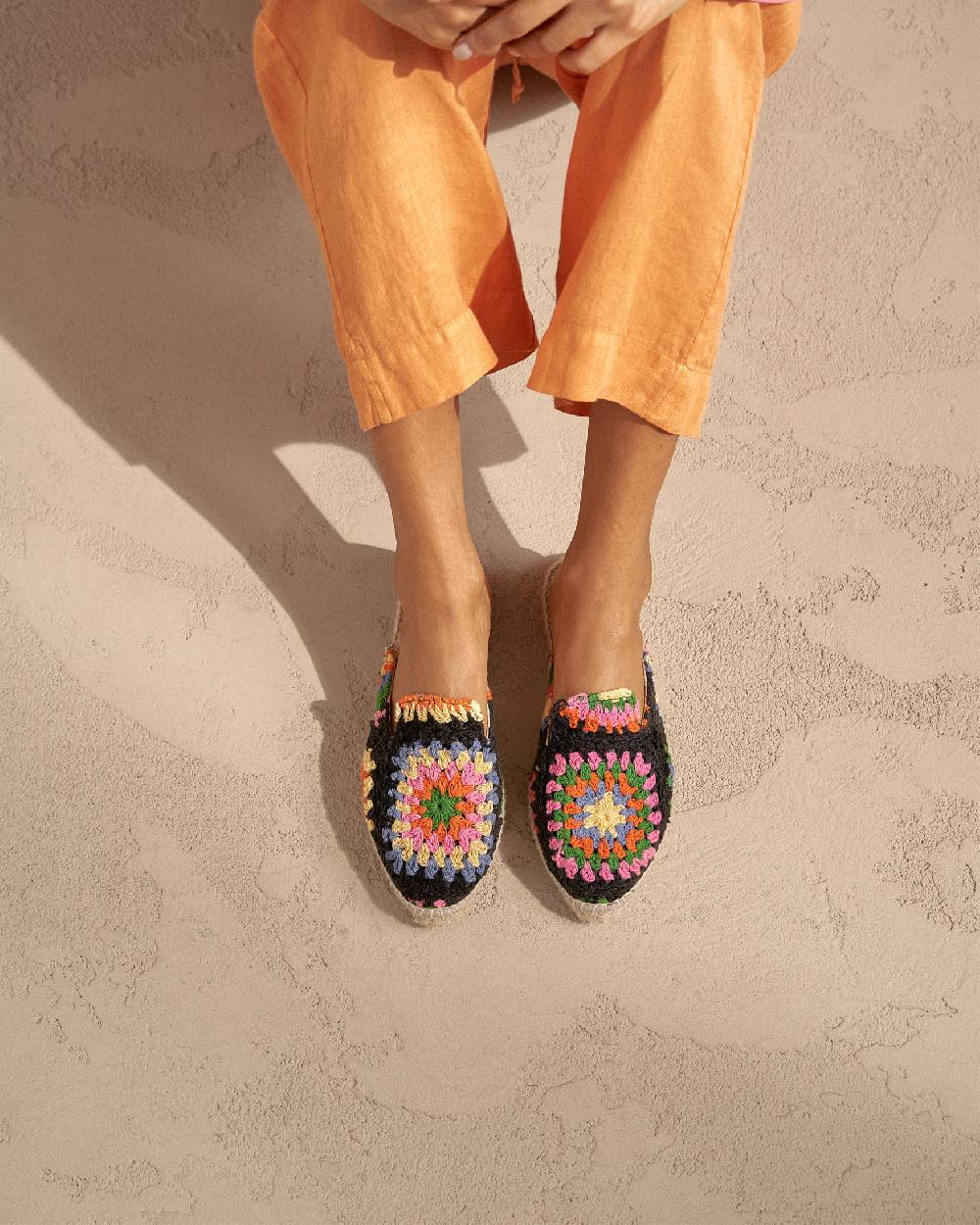 Manebí Cotton Crochet Mules - Yucatán Orange And Pink On Black Offerta natalizia