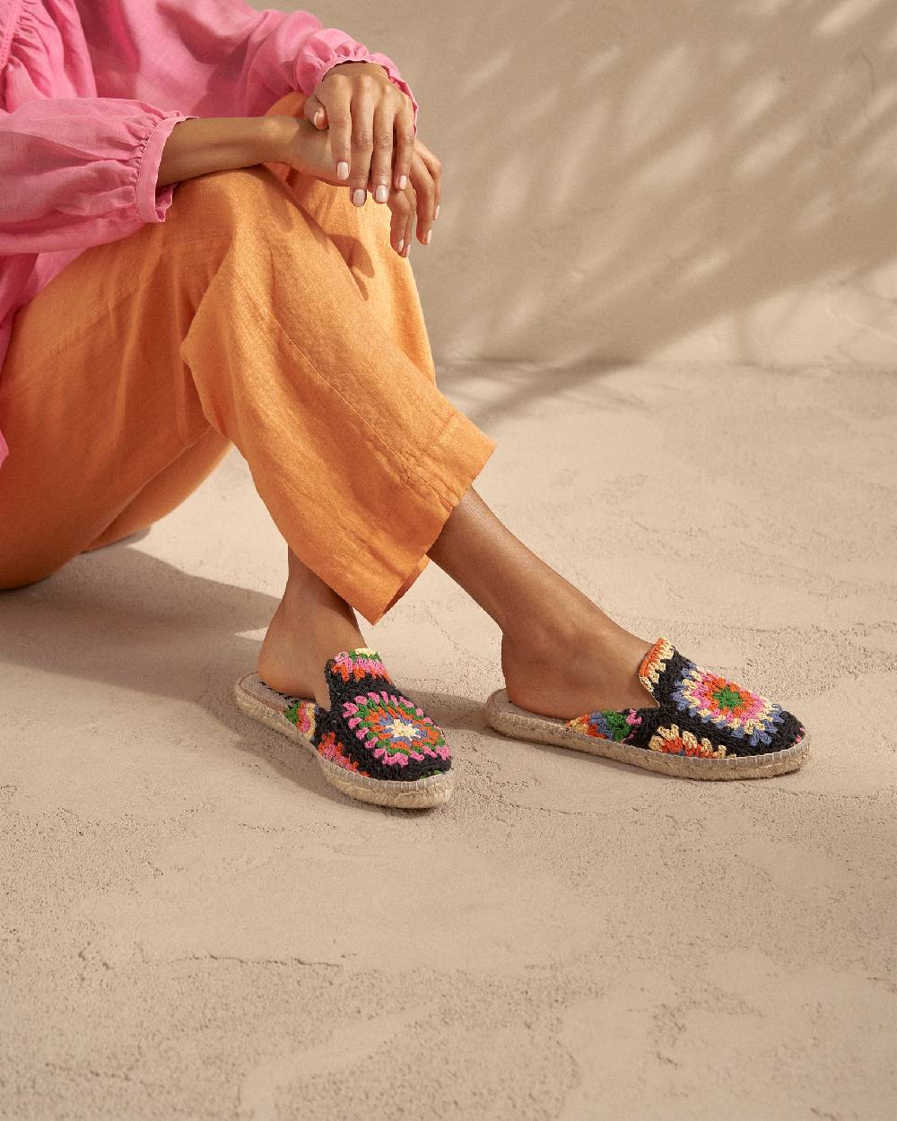 Manebí Cotton Crochet Mules - Yucatán Orange And Pink On Black Offerta natalizia