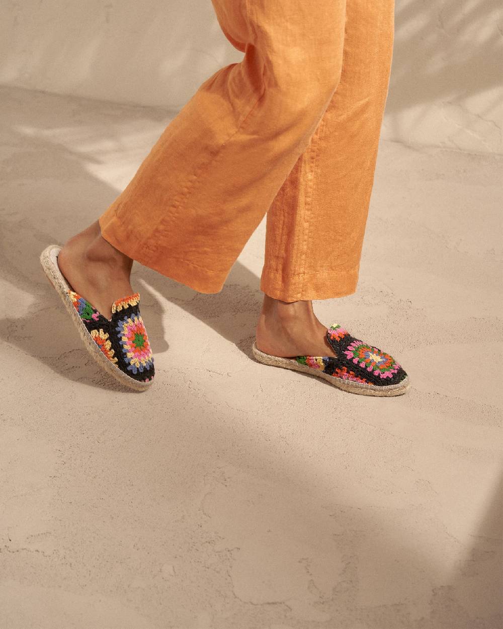 Manebí Cotton Crochet Mules - Yucatán Orange And Pink On Black Offerta natalizia