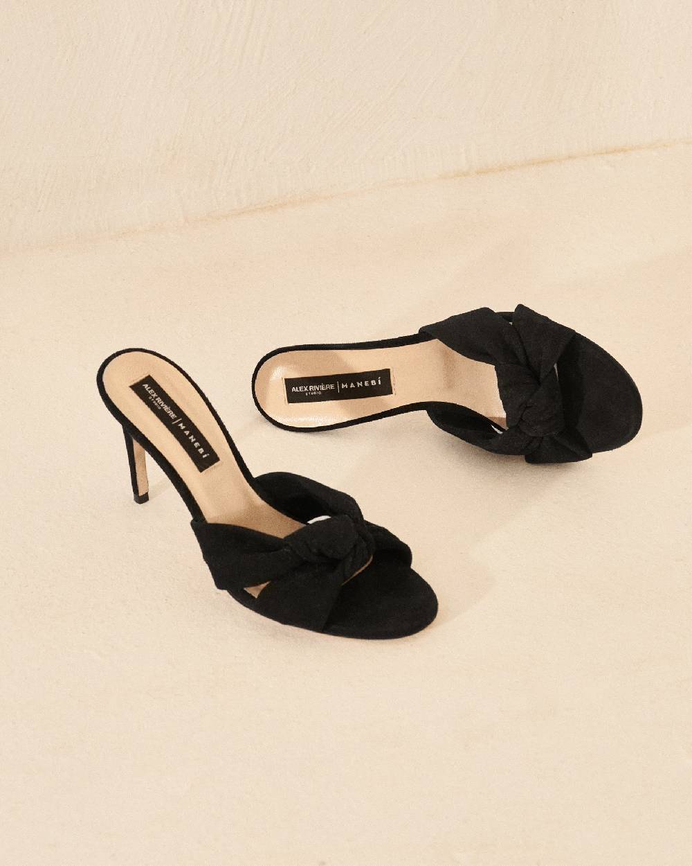 Manebí Sophie Suede Mule Heels - Knot Black Offerta San Valentino