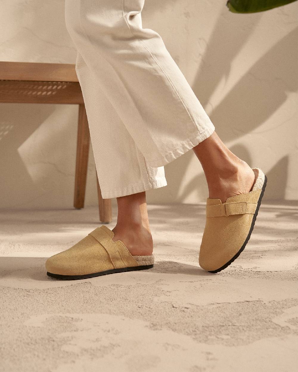 Manebí Suede Clog Mules - Hamptons Inca Cream Vendita calda