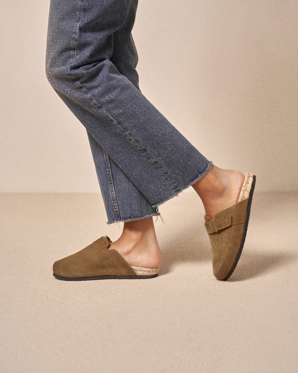 Manebí Suede Clog Mules - Hamptons Kaki Green Offerta migliore