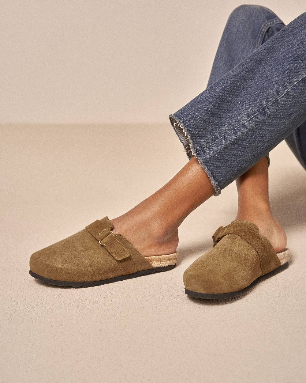 Manebí Suede Clog Mules - Hamptons Kaki Green Offerta migliore