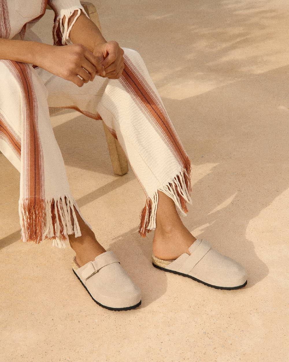 Manebí Suede Clog - Mules Champagne Beige Offerta temporanea
