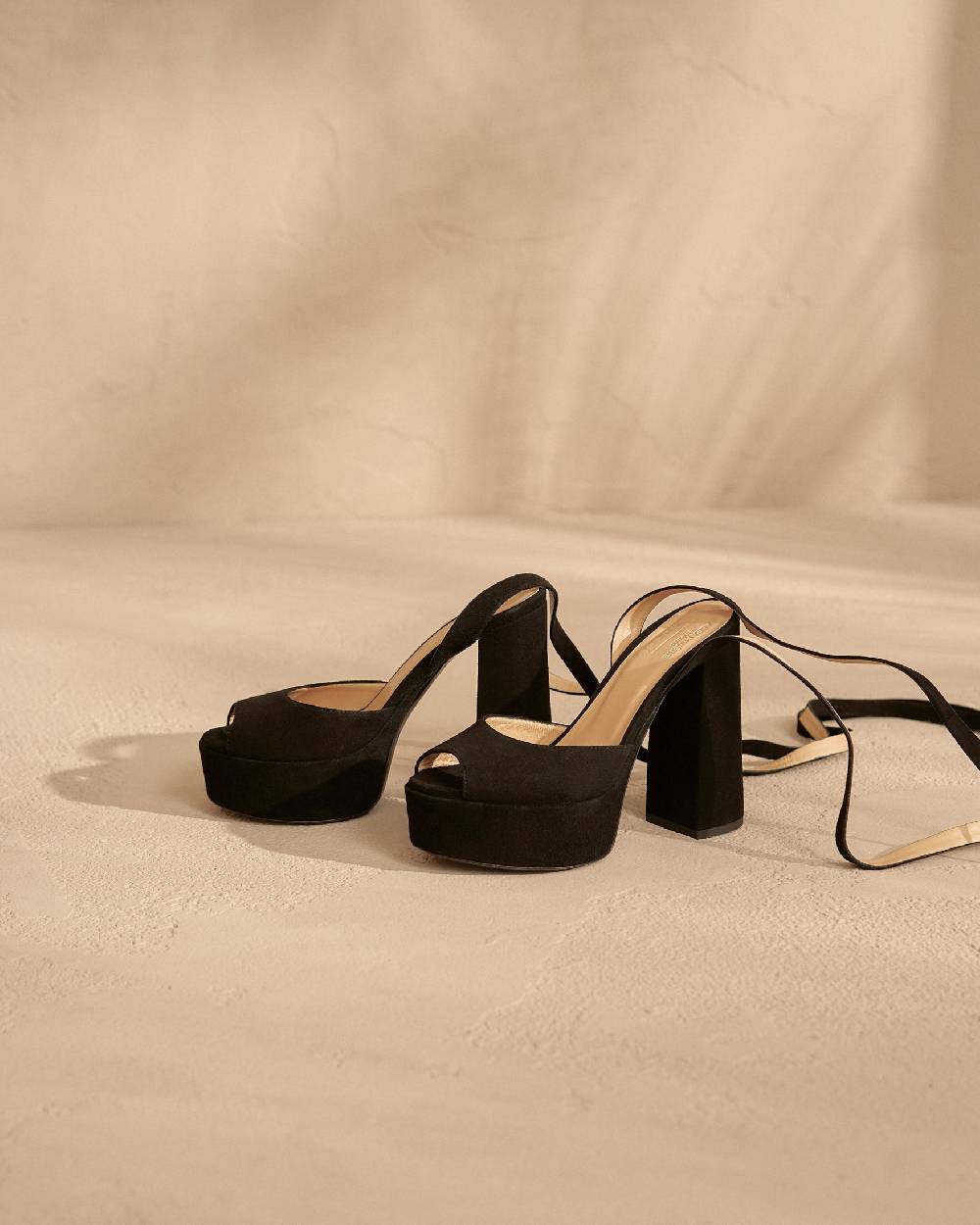 Manebí Bellini Suede Platforms Sandals - Tie-Up Black Grandi sconti