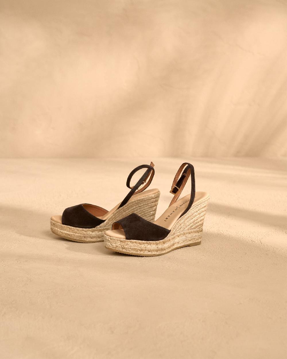 Manebí Viky Soft Suede Open Toe|Wedge Espadrilles - Chocolate Offerte speciali