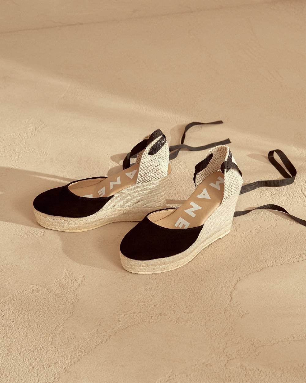 Manebí Soft Suede Wedge Espadrilles - Hamptons Black Ultimo giorno