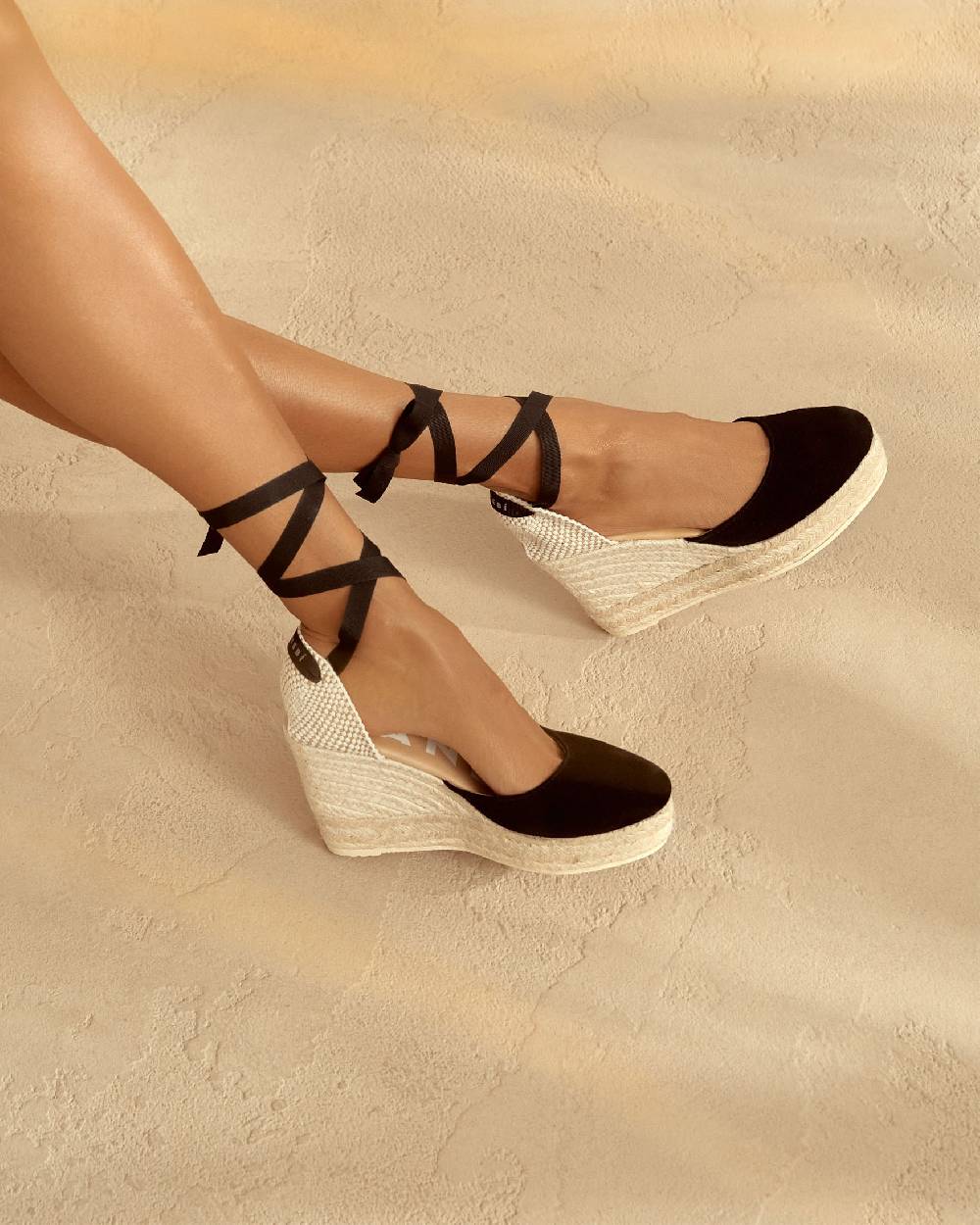 Manebí Soft Suede Wedge Espadrilles - Hamptons Black Ultimo giorno