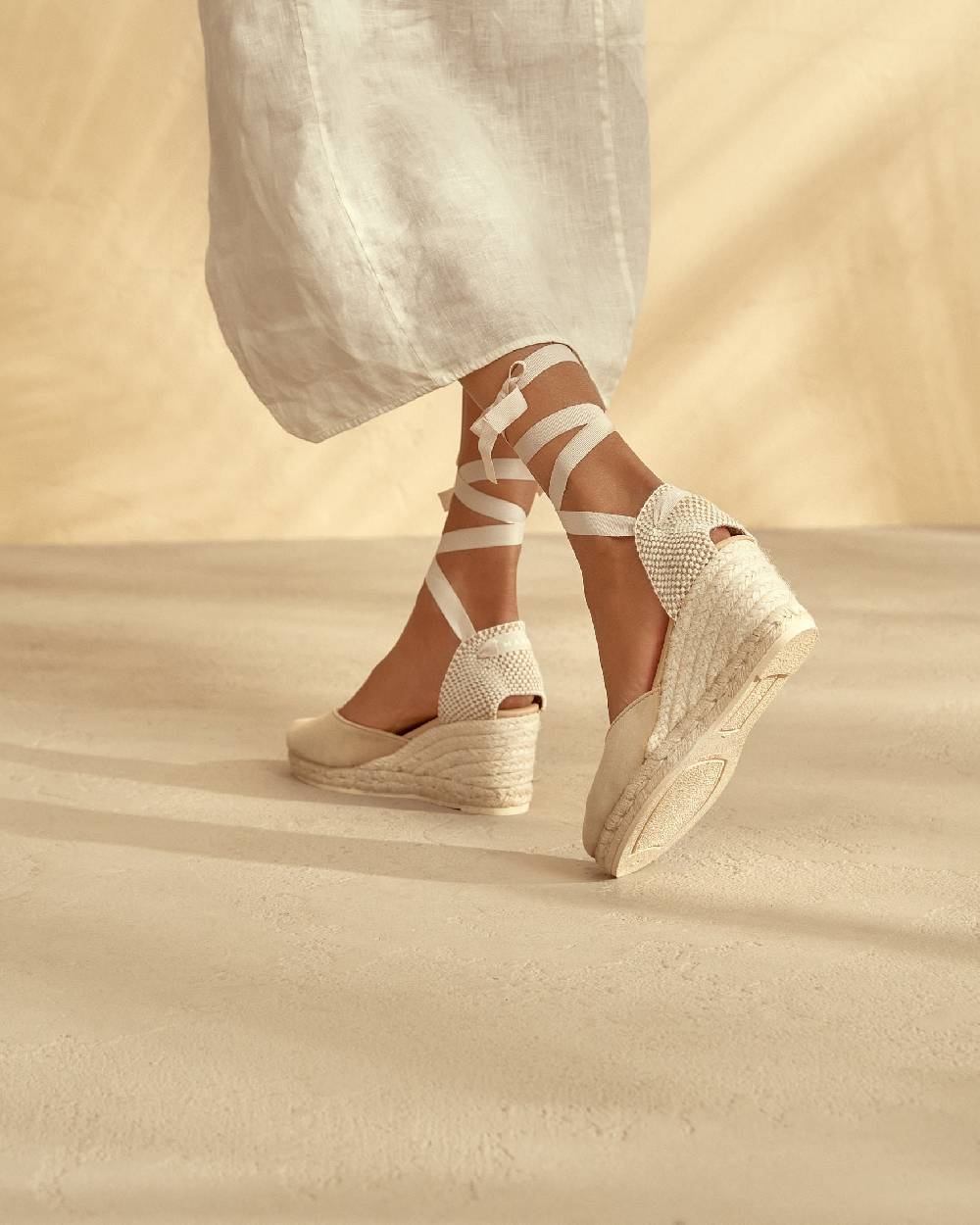 Manebí Soft Suede Low Wedge Espadrilles - Hamptons Champagne Beige Offerta speciale della fabbrica