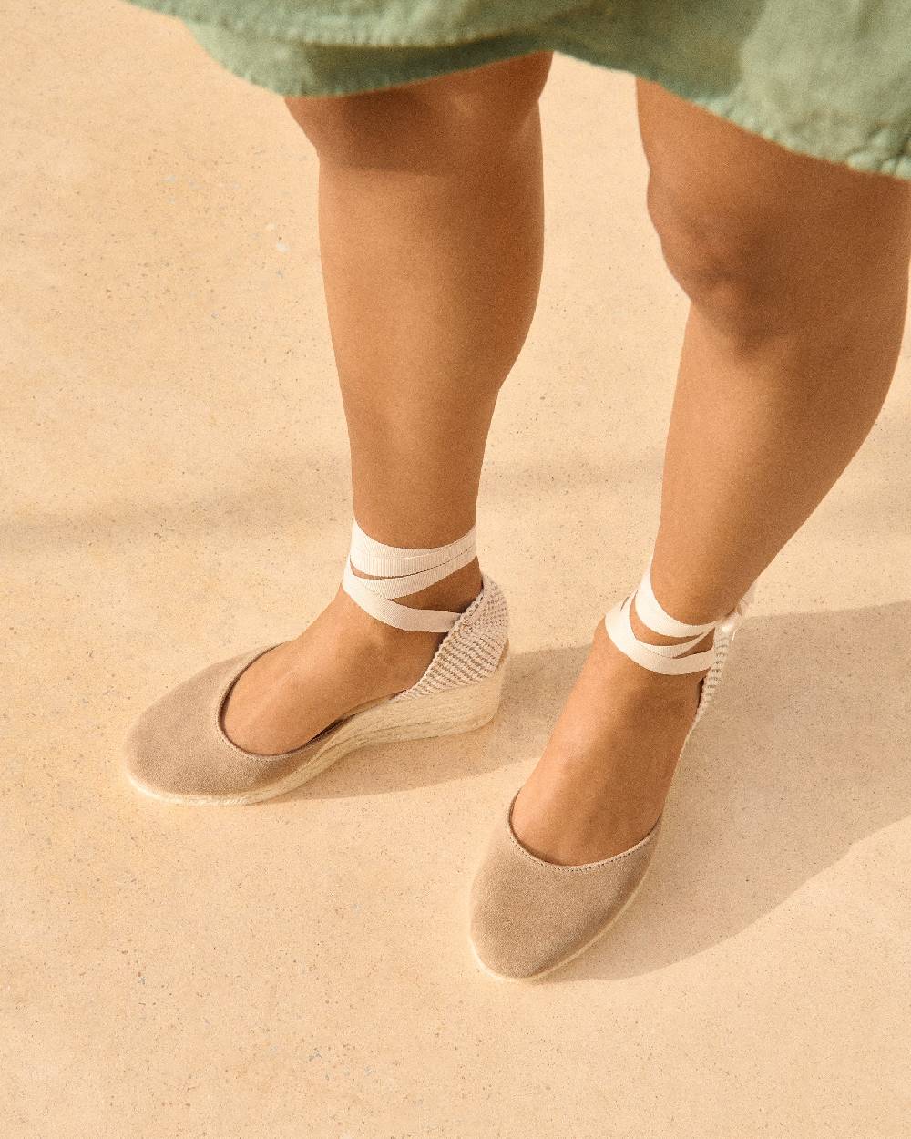 Manebí Soft Suede Low Wedge Espadrilles - Hamptons Vintage Taupe Sostegno trimestrale