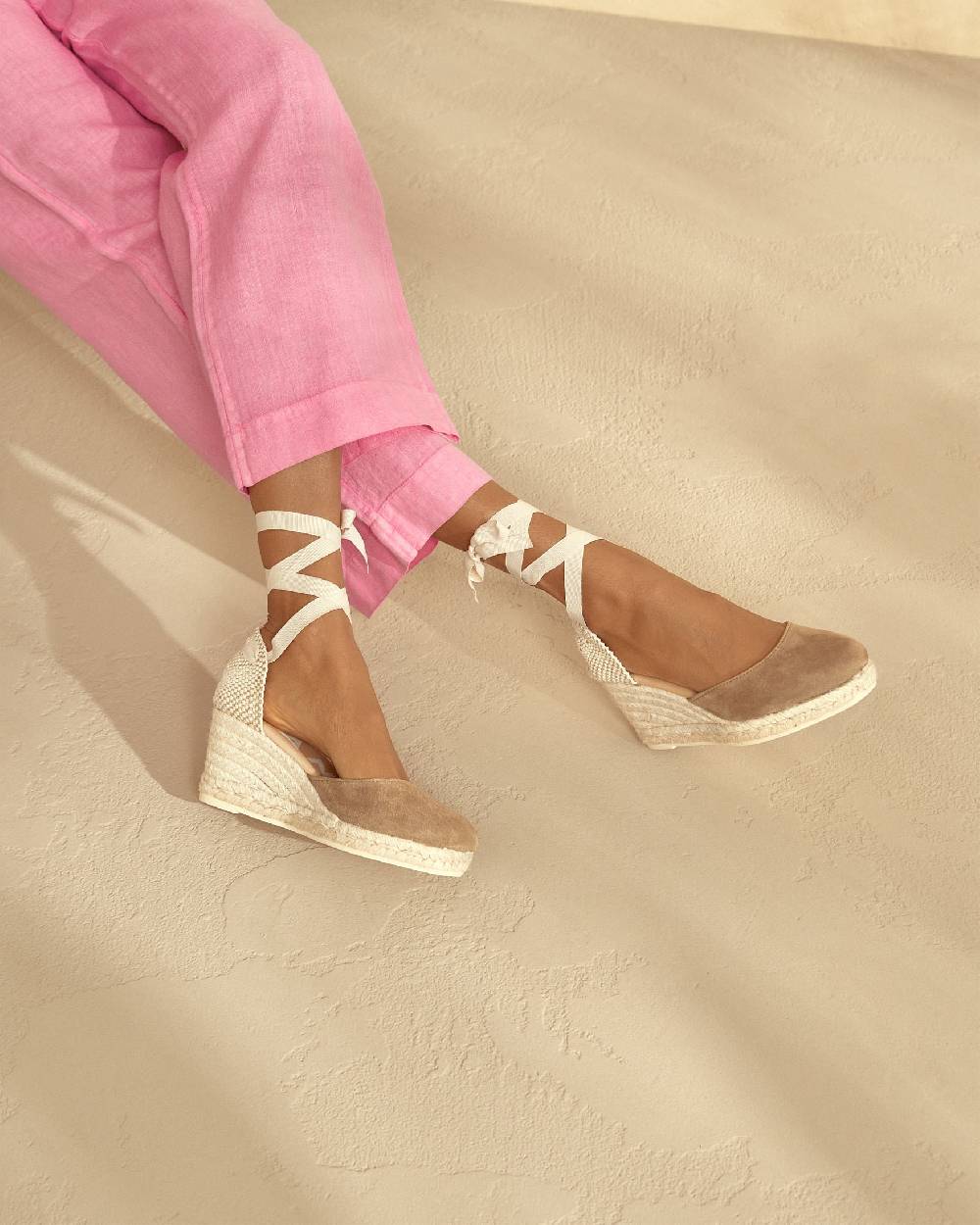 Manebí Soft Suede Low Wedge Espadrilles - Hamptons Vintage Taupe Sostegno trimestrale