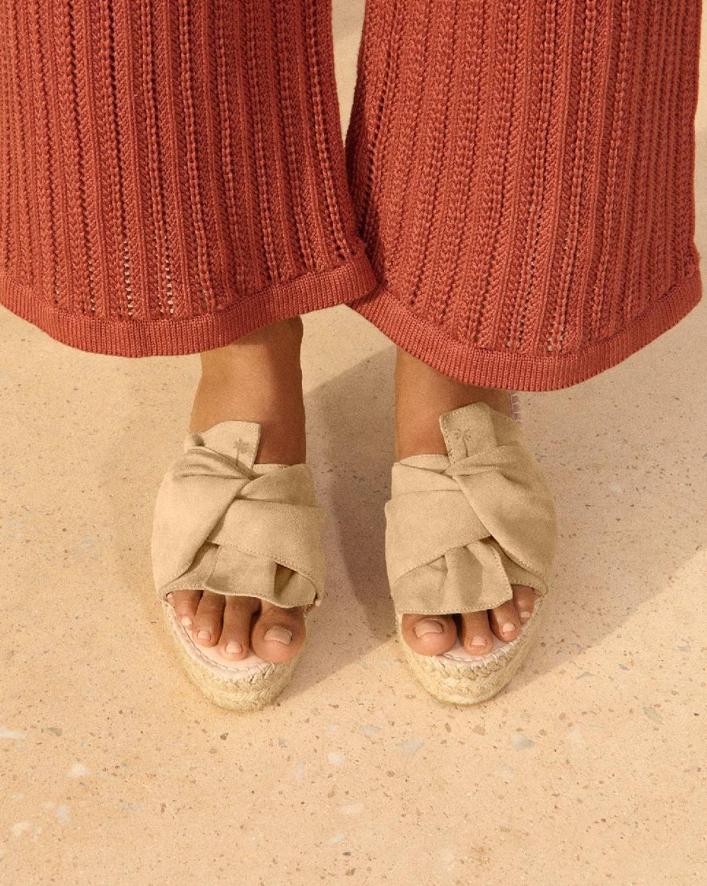 Manebí Soft Suede Platforms With Knot - Hamptons Champagne Beige Solo un giorno rimasto