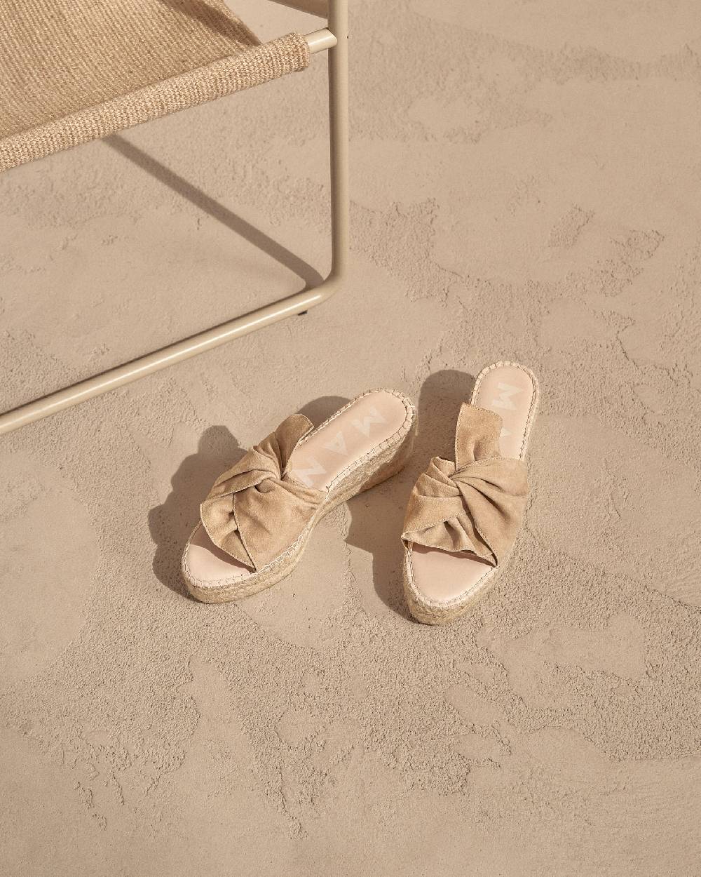 Manebí Soft Suede Platforms With Knot - Hamptons Champagne Beige Solo un giorno rimasto