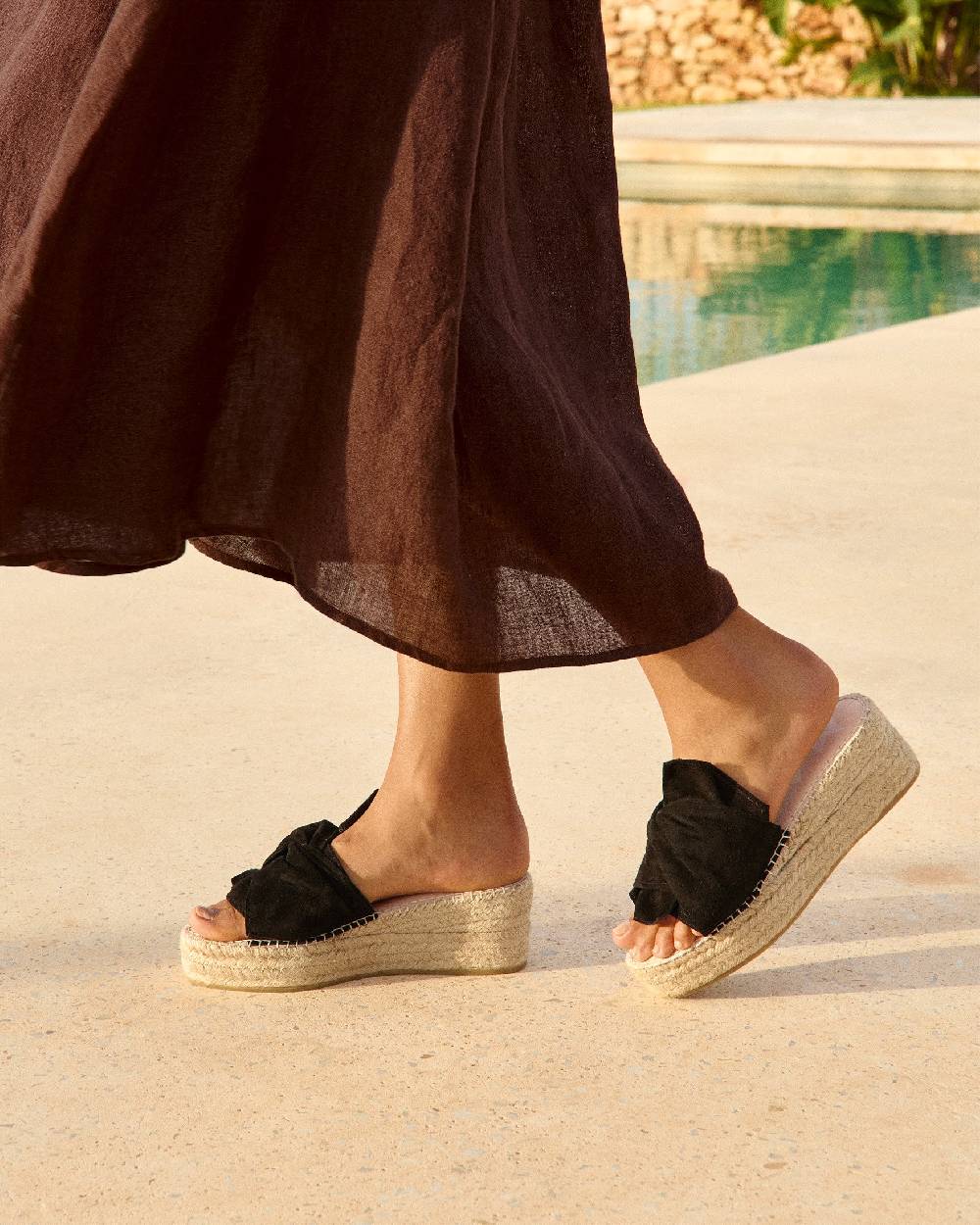 Manebí Soft Suede Platforms With Knot - Hamptons Black Super sconto