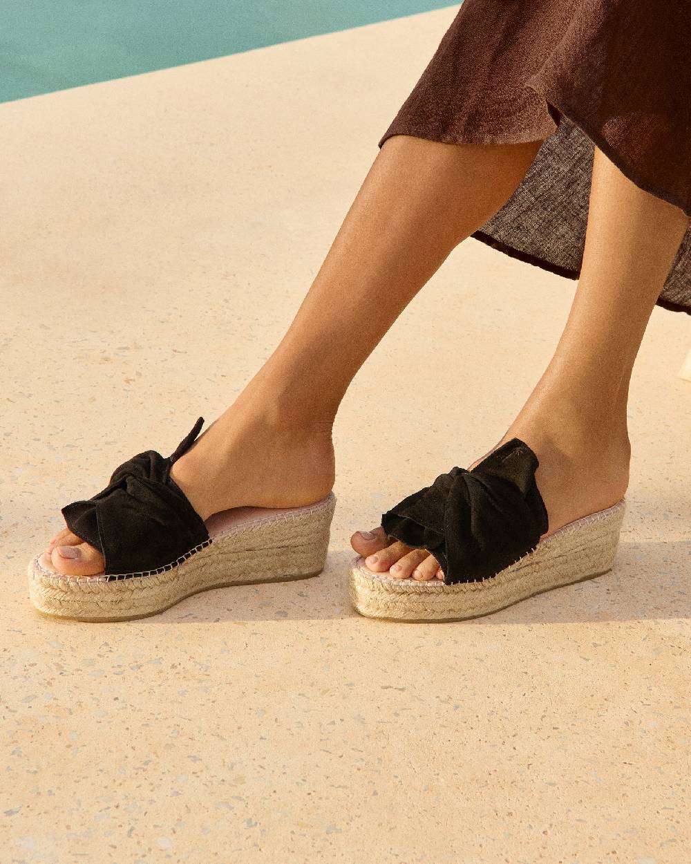Manebí Soft Suede Platforms With Knot - Hamptons Black Super sconto