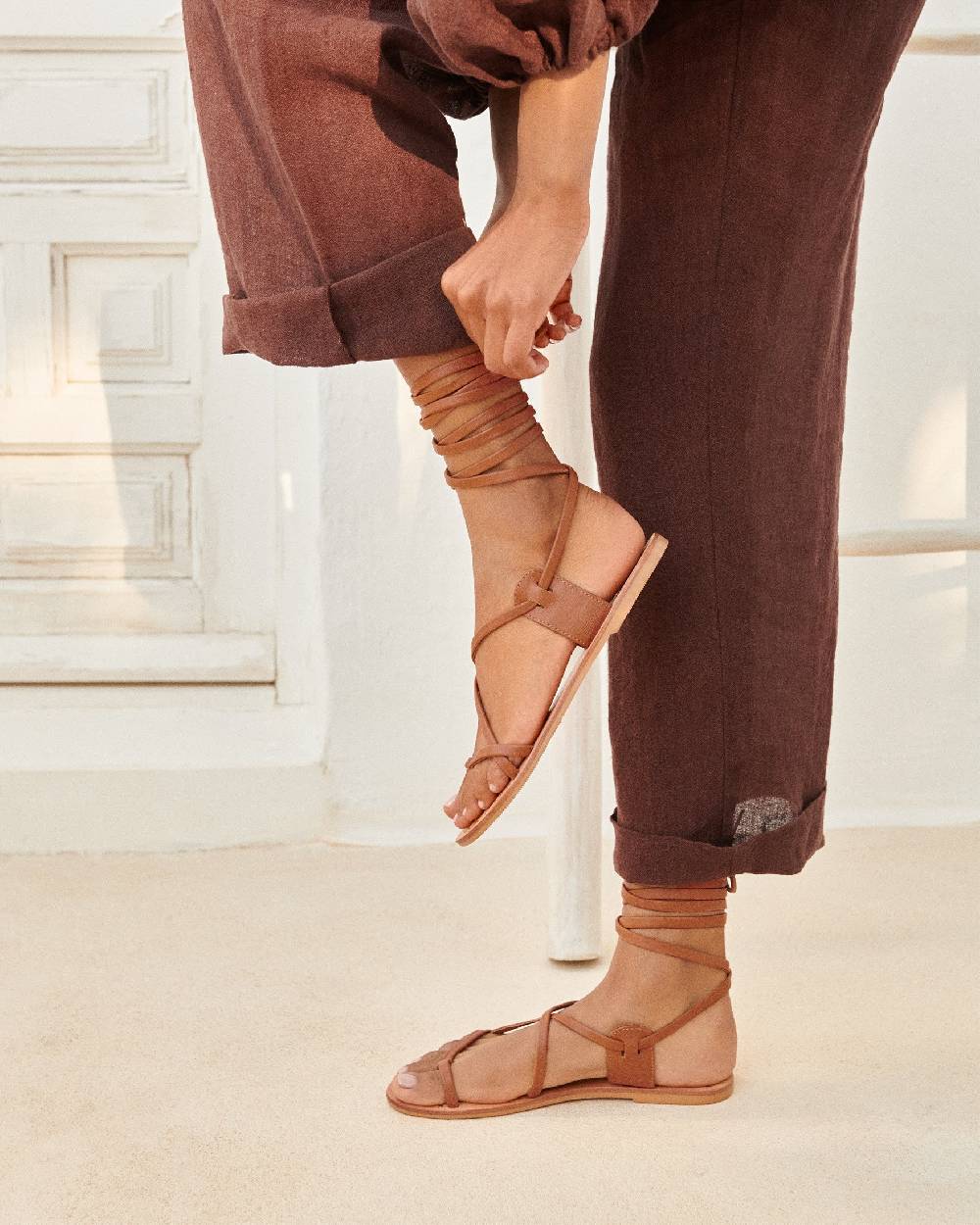 Manebí St. Tropez Leather Sandals - Tie-Up Tan Limitato a 3 giorni