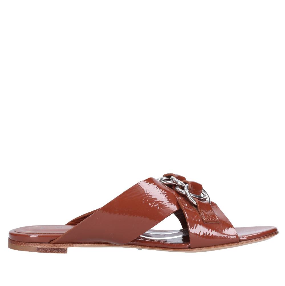 CASADEI Mules in vernice Sottocosto