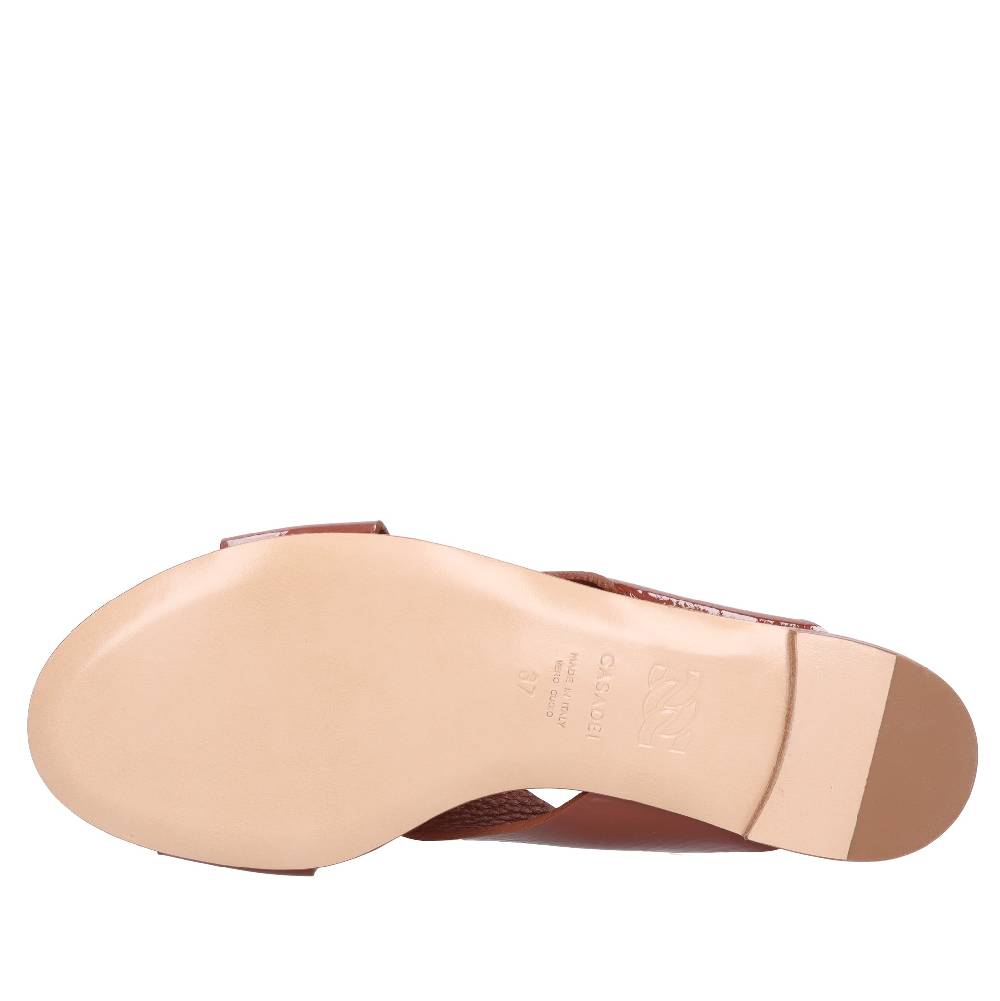 CASADEI Mules in vernice Sottocosto