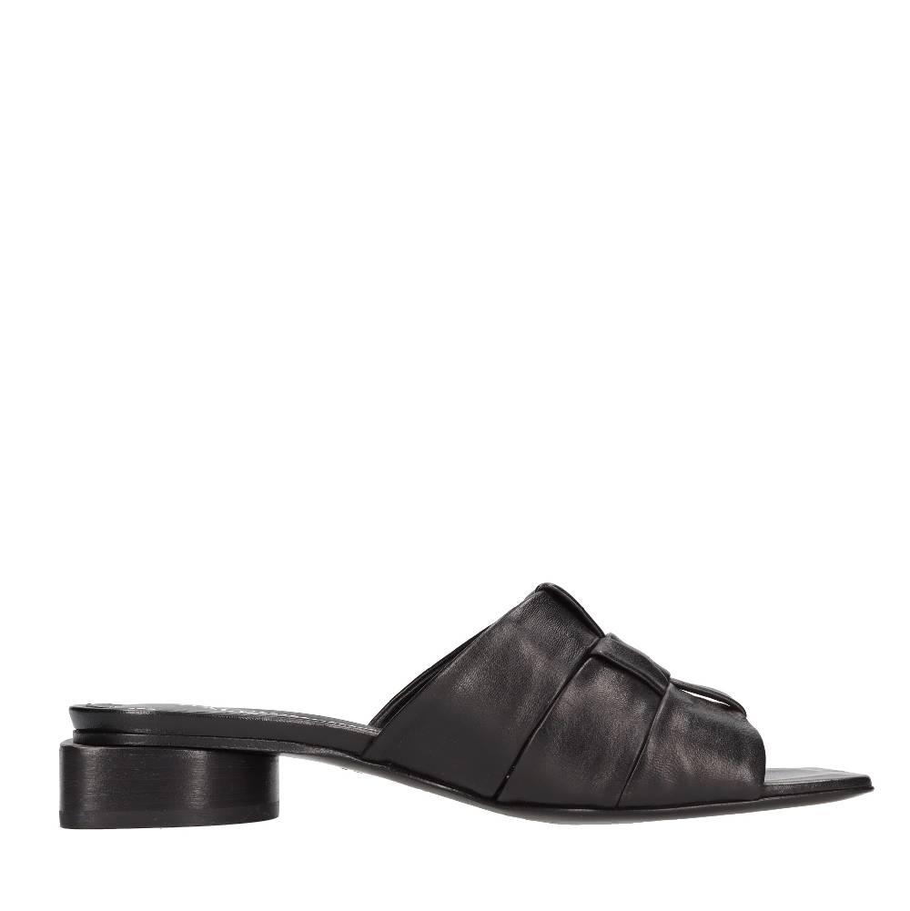HALMANERA Mules in pelle Qualità Garantita