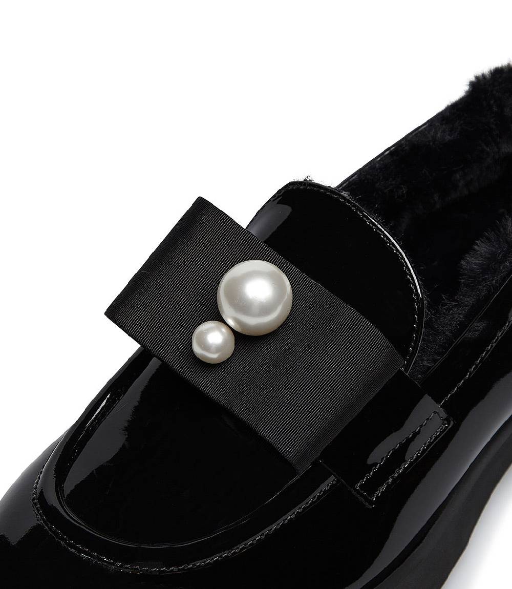 Loriblu Mocassino in vernice nera con perle e fodera montone Shopping Online