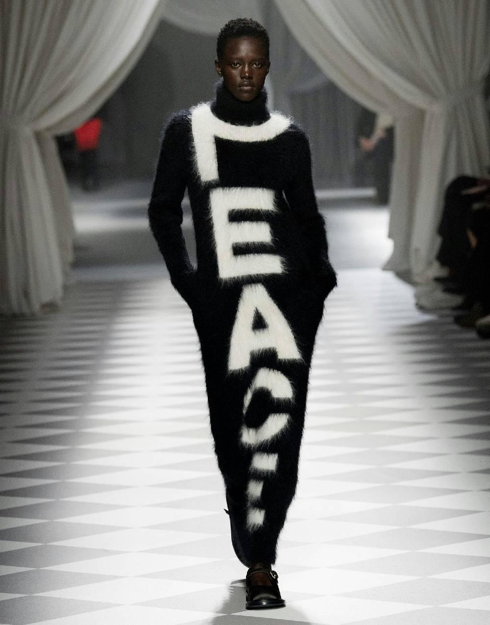 Love Moschino Abito in mohair garzato Peace Spedizione Gratuita